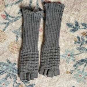 Nordstrom Gray Ribbed Knit Fingerless Arm Warmers